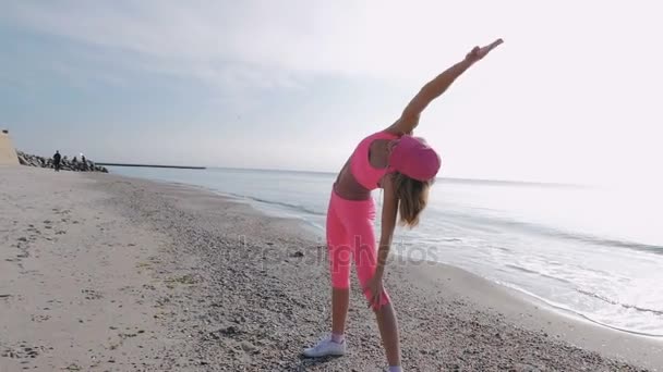 Woman in pink sportswear — Stock Video