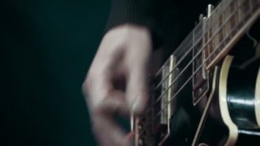 adam oyun gitar