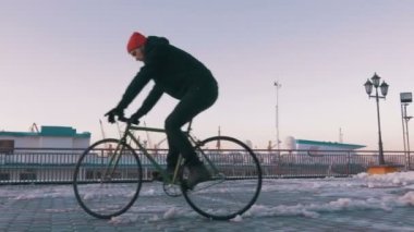 sabit vites bisiklet üzerinde kişini 