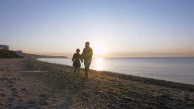 Sahilde güzel Çift 