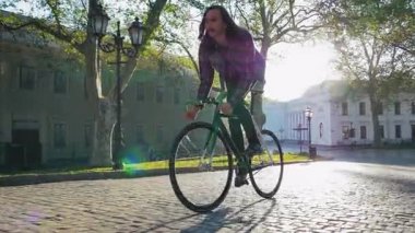 hipster adam binicilik bisiklet
