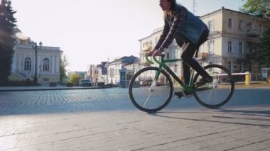 hipster adam binicilik bisiklet