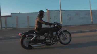 adam sürme motosiklet