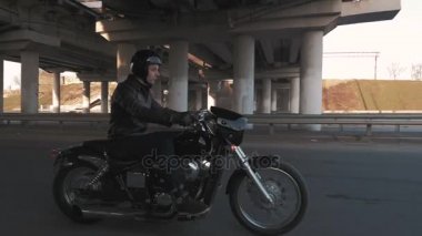 adam sürme motosiklet