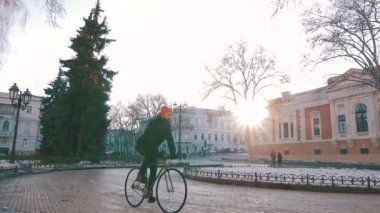 sabit vites bisiklet üzerinde kişini 