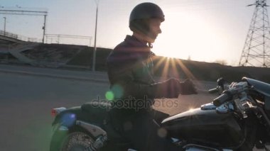 adam sürme motosiklet