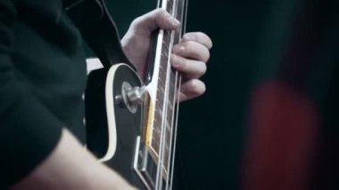 adam oyun gitar
