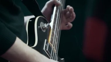 adam oyun gitar