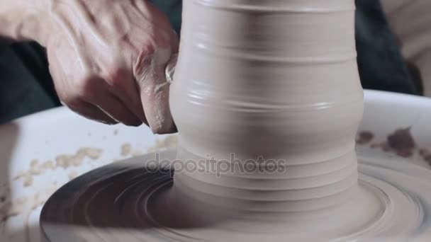 Man creating ceramic vase — Stock Video