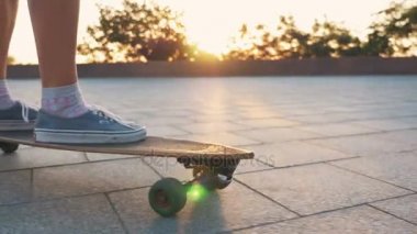 hipster kadın binicilik longboard