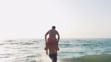 koşma ve denize atlama erkekler