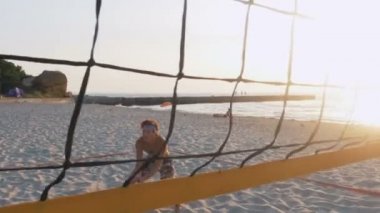 Millet, sahilde voleybol oyun