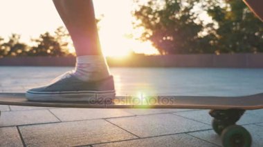hipster kadın binicilik longboard