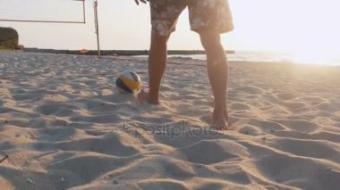 Kumsalda Voleybol play Man