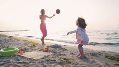 Kızı ile spor giyim kadın 