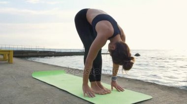 Yoga yapan kadın