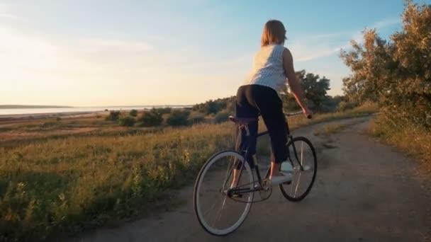 Hipster girl riding bike — стоковое видео