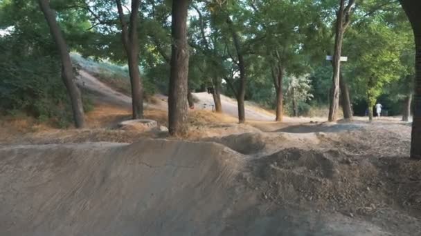 Agressivo Downhill Racing — Vídeo de Stock