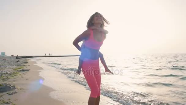 Fitness Woman with daughter — Stock Video