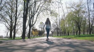 küçük kız sürme pembe kurulu