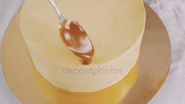 mutfakta yemek erkek