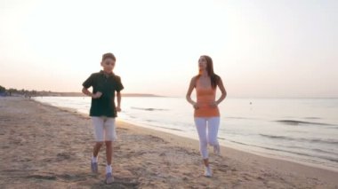 sevimli çocuk eğitim kadınla