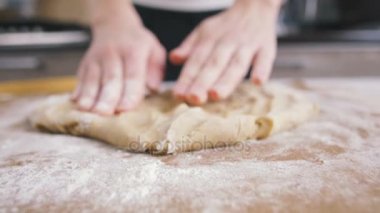 mutfakta yemek erkek