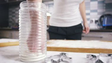 mutfakta yemek erkek