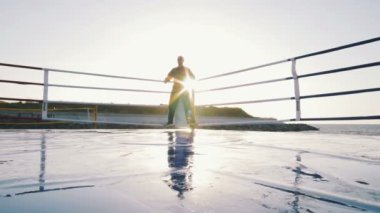 Boks ringi üzerinde mücadele savaşçıları