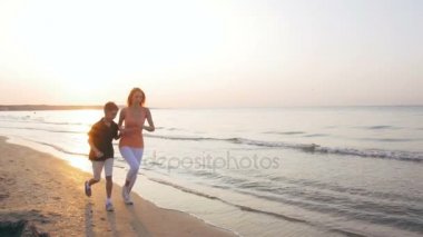 sevimli çocuk eğitim kadınla