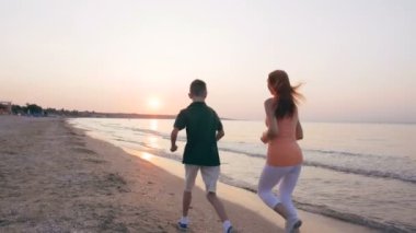 sevimli çocuk eğitim kadınla