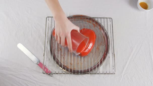 Cocina femenina en casa — Vídeos de Stock