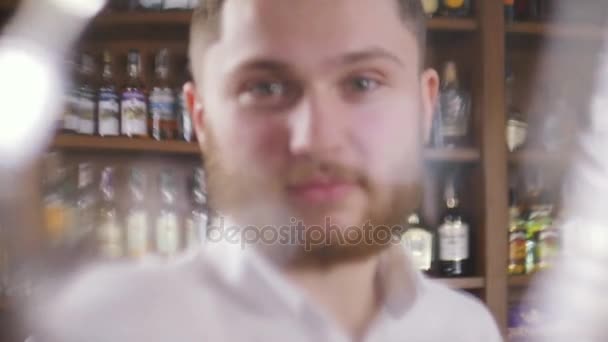 Sommelier pohár vörös bor — Stock videók