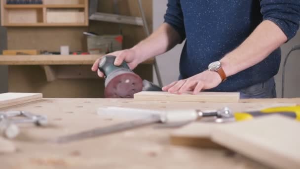 Fabricante de muebles en taller — Vídeo de stock