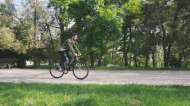 sabit vites bisiklet üzerinde kişini 