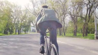 sabit vites bisiklet üzerinde kişini 
