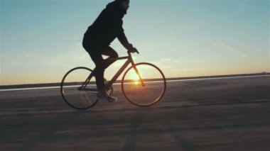 sabit vites bisiklet üzerinde kişini 