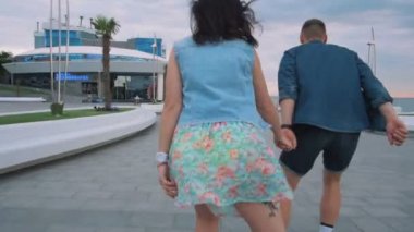 Dört tekerlekli paten ile Çift