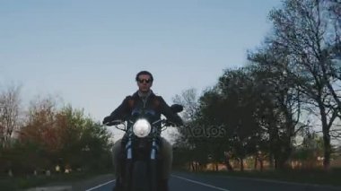 adam sürme motosiklet