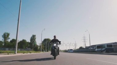 adam sürme motosiklet