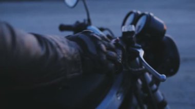 Motosiklet adamla Close-Up