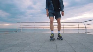 adam ile dört tekerlekli paten