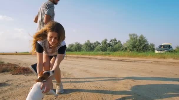 Young woman playing with puppy — Stok video