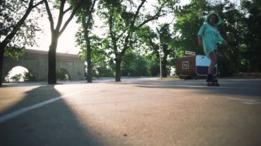 hipster kadın binicilik longboard