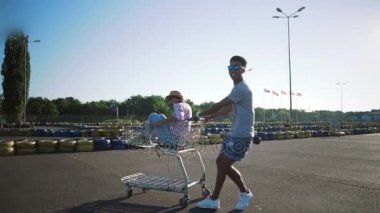 Kaç alışveriş sepeti ile eğlenin