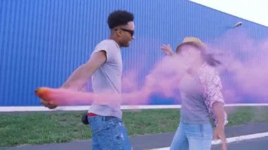 Çift pembe duman ile eğlenin