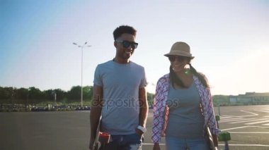 uzun tahta ile genç Çift