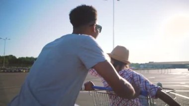 Kaç alışveriş sepeti ile eğlenin