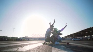 uzun tahta ile genç Çift