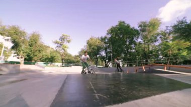 bmx Bisiklet yapan adam